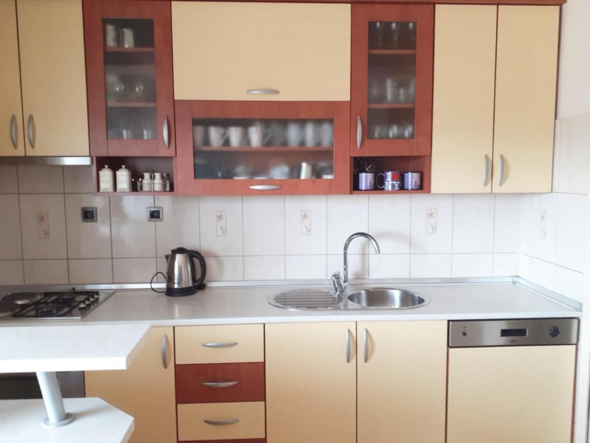Spacious 80M2 Apartment In The Center Ljubuški Eksteriør billede