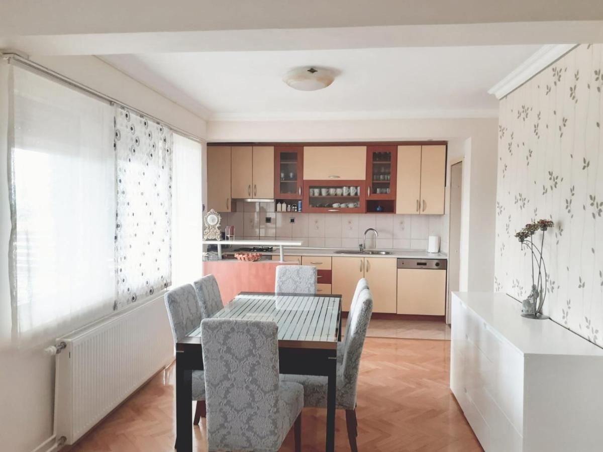 Spacious 80M2 Apartment In The Center Ljubuški Eksteriør billede