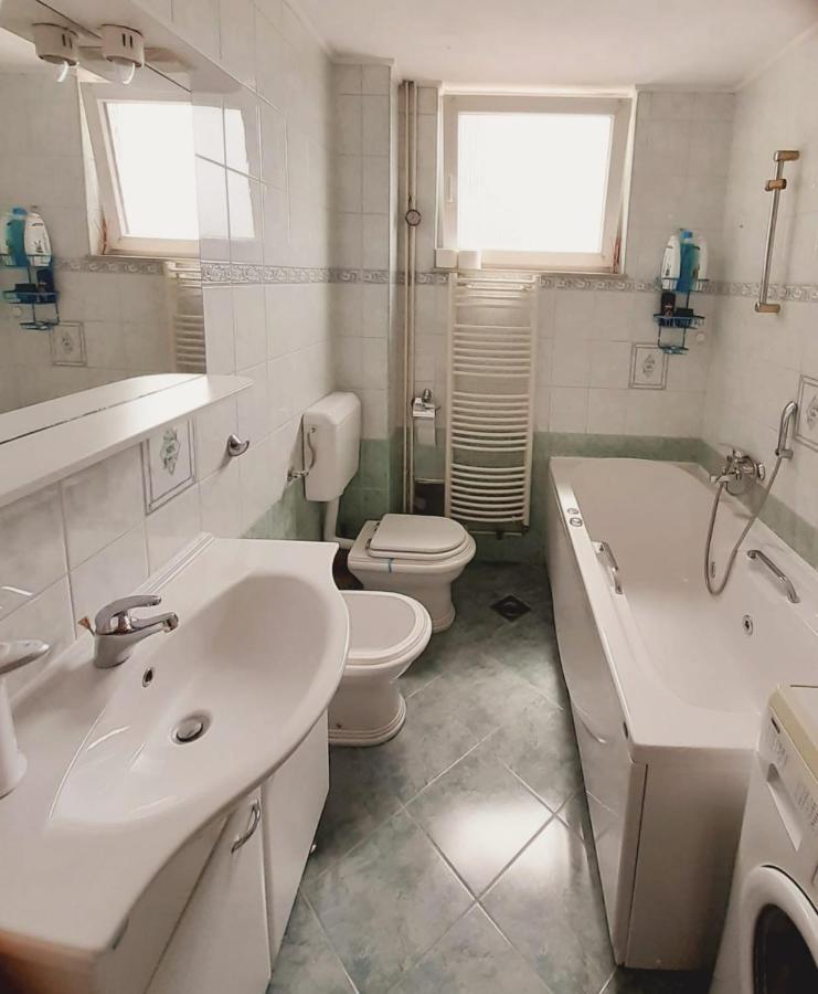 Spacious 80M2 Apartment In The Center Ljubuški Eksteriør billede